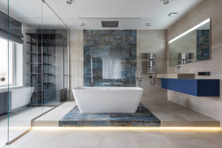Read more about the article 33 CUSTOM BATHROOMS TO INSPIRE YOUR OWN BATH REMODEL